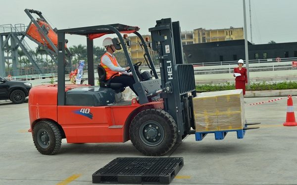 Trường cao đẳng Hàng  Hải 1 tổ chức buổi đánh giá kết thúc Đào tạo thí điểm mô đun vận hành  xe nâng