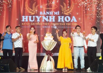 Bánh mì Huynh thu hút người dân Sài Gòn cộng đồng food blogger trên toàn thế giới