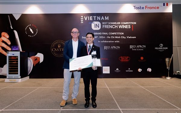  Thí sinh Nguyễn Lê Anh trở thành Quán quân cuộc thi Người Phục Vụ Rượu Vang Pháp Giỏi Nhất Việt Nam 2024