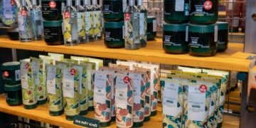 Mua sắm thả ga ngập tràn quà tặng tại cửa hàng The Body Shop Flagship Vincom Đồng Khởi