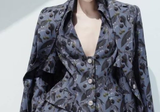 “Báu vật” của ngành dệt Việt Nam lên Vogue