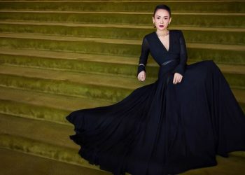 Chương Tử Di tỏa sáng trong thiết kế Công Trí tại “The Gold House Gala Awards”