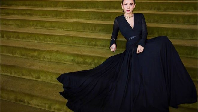 Chương Tử Di tỏa sáng trong thiết kế Công Trí tại “The Gold House Gala Awards”