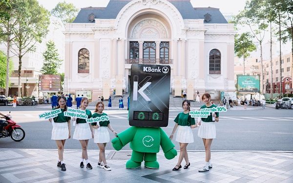 Bỏ lối mòn quảng cáo, KBank tung mascot khuấy đảo từ phố phường đến newfeed
