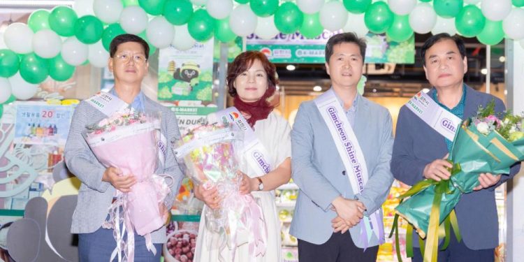 Việt Nam tăng nhập nông sản từ Gimcheon, nho Shine Muscat gây sốt trên thị trường