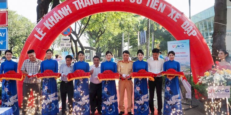TP. Hồ Chí Minh khánh thành làn đường riêng cho xe đạp đầu tiên trên đường Mai Chí Thọ