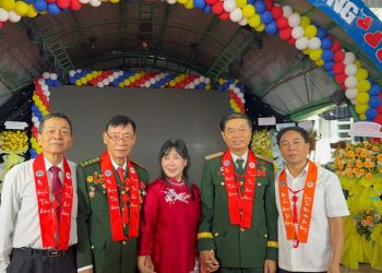 24 năm hình thành và phát triển trung tâm Nhân đạo Quê Hương vinh dự được nhận Huân chương Lao động và nhiều bằng khen  Mặt Trận tổ quốc  và Hội chữ Thập đỏ Việt Nam