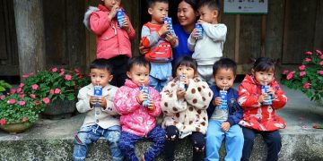 Tự đặt chuẩn khó cho mình: Câu chuyện chưa kể sau ly sữa quen thuộc của triệu gia đình Việt